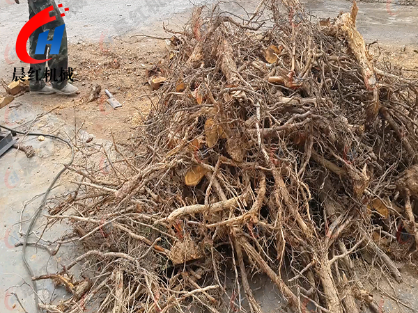 湖北樹根粉碎機作業現場