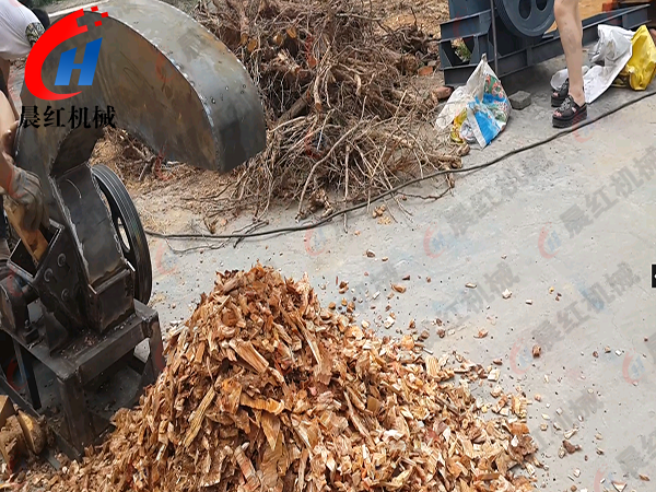 湖北樹根粉碎機(jī)作業(yè)現(xiàn)場(chǎng)