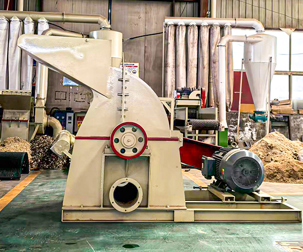 晨紅機械鋸末機專治家具廠邊角料堆積問題產出均勻優質木屑